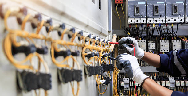 Professional Electrician technician working in Runaway Bay, TX